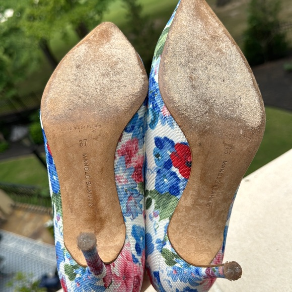 Fabulous Manila Blahnik spring and summer heels. Blue and pink floral pattern. - Picture 5 of 5